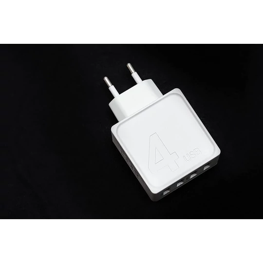 Napájecí adaptér Daewoo Fast Charger, nabíjecí proud 2,4 A, 4 zásuvky USB, bílý